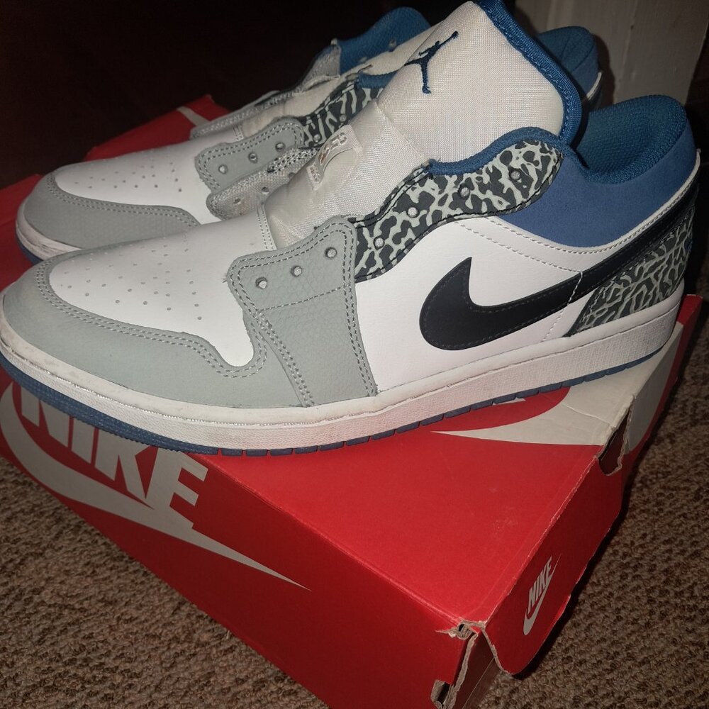 Nike dunks - image 2